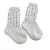 Gestrickte Baby-Socken in Cremeweiß mit Muster aus 100 % Merinowolle Bild 1