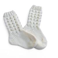 Gestrickte Baby-Socken in Cremeweiß mit Muster aus 100 % Merinowolle Bild 2