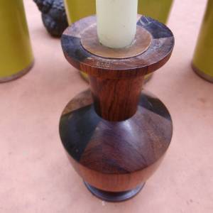 Handarbeit Unikat Mid Century Holz Kerzenständer Kerzenhalter Kerzenleuchter in Form einer Vase Blumenvase gestreift ged Bild 2