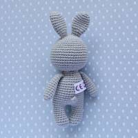 Kuscheltier gehäkeltes Häschen Hase Mini grau, weiß oder beige aus Baumwolle Handarbeit tolles Geschenk für Kinder Bild 4