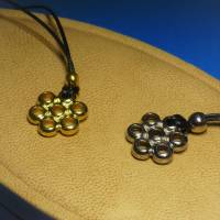 minimalistische Halskette mit Anhänger Blüte, gold oder silber, Band schwarz, mit Schiebeknoten, Metallperlen Bild 2