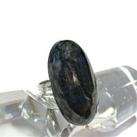 Ring Lapislazuli Pyrit nachtblau mit 37 x 18 Millimeter großem Stein handgemacht als Herrenring verstellbar Bild 3