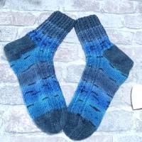 Handgestrickte Socken in blau grau mit hübschem Muster Größe 38/39 Bild 1