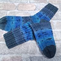 Handgestrickte Socken in blau grau mit hübschem Muster Größe 38/39 Bild 2