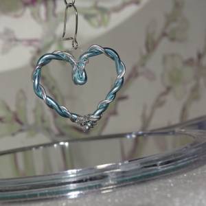 Verwobenes Herz - Handgefertigte Ohrringe in Blau und Silberdraht von Blumenmeer Drahtkunst Bild 4