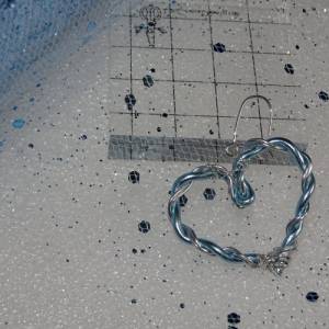 Verwobenes Herz - Handgefertigte Ohrringe in Blau und Silberdraht von Blumenmeer Drahtkunst Bild 8