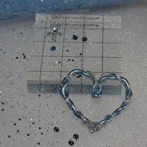 Verwobenes Herz - Handgefertigter Anhänger in Blau und Silberdraht von Blumenmeer Drahtkunst Bild 8