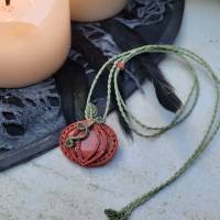 Makramee-Halsketten "Kleiner Kürbis" mit verschiedenen Edelsteinen, Halloween Collier Bild 3