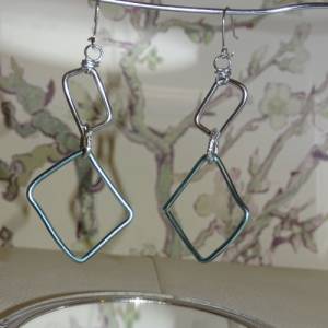 Himmelblaue & Silberne Quadrat-Ohrhänger - Filigranes Design mit Diamantschliff-Akzent, Handgefertigt mit Liebe für jede Bild 1