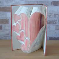 gefaltetes Buch - großes rotes Herz mit 4 kleinen roten Herzen // Buchkunst // Dekoration // Buchfaltkunst Bild 6