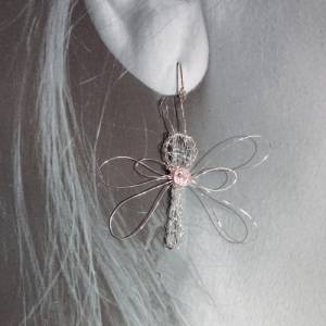 Handgefertigte federleichte Schmetterling Ohrringe aus rosa und silbernem Draht von Blumenmeer Drahtkunst Bild 6