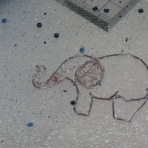 Schöner Elefant - Handgefertigte Anhänger in Silberdraht mit Rosa Details von Blumenmeer Drahtkunst Bild 9