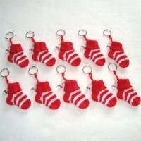 Glücksstrumpf, Glücksanhänger, Sorgenfresser, Geschenkeanhänger, Minisocken, Schlüsselanhänger in rot und weiß Bild 2