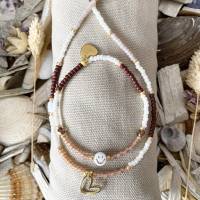 Halskette „Happy Love“ - Rocailles-Perlen-Kette mit Herz-Anhänger und Smiley in Brauntönen Bild 5