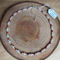Halskette mit Schaumkoralle-Röhrchen und Zuchtperlen Bild 3