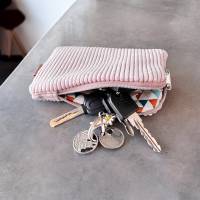 Kleine Geldbörse aus Cord, hell-rosa, Mini-Täschchen mit Reißverschluss um die Ecke Bild 1
