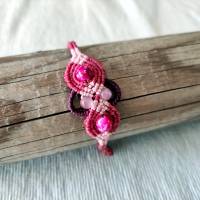 bezauberndes Makramee Armband beere und rosa mit marmorierten Acrylperlen und rosa Glasperlen Bild 2