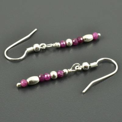 Ohrringe mit Rubin zart zierliche Silberohringe mit facettierten Rubinperlen rubinrot 925er Sterling Silber Ohrhänger