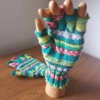 Modische , handgestrickte Marktfrauenhandschuhe Bild 3