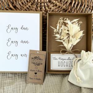 Personalisiertes Hochzeitsgeschenk mit Trockenblumen für das Brautpaar, Geldschenk mit Trockenblumen personalisiert Bild 2