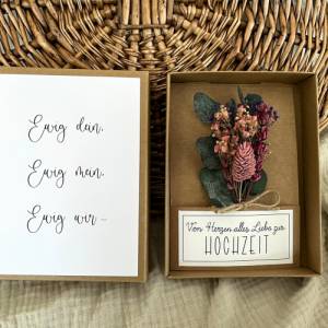 Personalisiertes Hochzeitsgeschenk mit Trockenblumen für das Brautpaar, Geldschenk mit Trockenblumen personalisiert Bild 5