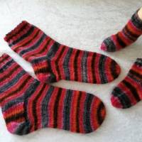 Socken für Mama und Baby, handgestrickt, Größe 38/39 und Neugeborene , Stricksocken, Wollsocken, Damen Socken Bild 1