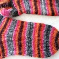 Socken für Mama und Baby, handgestrickt, Größe 38/39 und Neugeborene , Stricksocken, Wollsocken, Damen Socken Bild 5