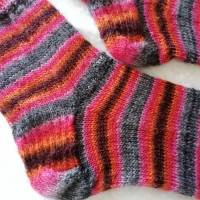 Socken für Mama und Baby, handgestrickt, Größe 38/39 und Neugeborene , Stricksocken, Wollsocken, Damen Socken Bild 6