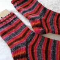 Socken für Mama und Baby, handgestrickt, Größe 38/39 und Neugeborene , Stricksocken, Wollsocken, Damen Socken Bild 8