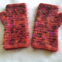 Pulswärmer Armstulpen handgestrickt aus Wolle (Merinowolle) mit Effektgarn in warmen Farben  ➜ Bild 1