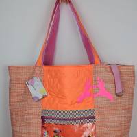 XXL-Tasche, Auffällige gute Laune Shoppertasche in Neon orange und Glitzertäschchen, Im Chanellook Bild 1