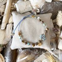 Forest - Perlenarmband mit Edelsteinen, Cocos-Perlen, Mandala-Anhänger, Ahorn-Blatt und Rocailles Bild 3