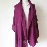Schal aus reiner Merinowolle in Dunkelmagenta, gestricktes Tuch violett, elegante Stola, Weihnachtsgeschenk Frau Bild 7