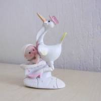 4 Stück Miniatur Baby Mädchen  oder Junge mit Storch  zum Basteln - Entwerfe dein Geschenk selbst Bild 2