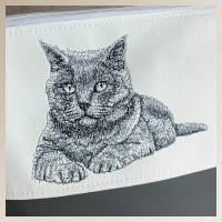 kleine Umhängetasche mit Katzenmotiv | Britisch Kurzhaar | BKH | Tasche bestickt und genäht aus Kunstleder Bild 9