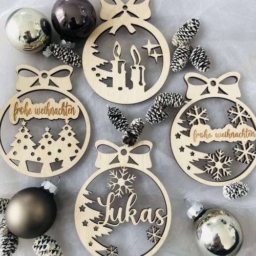 Geschenkanhänger,Christbaumanhänger, Christbaumschmuck, Weihnachtsanhänger aus Holz im 4-er Set, verschiedene Farben