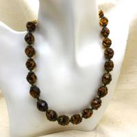 vintage Halskette mit bernsteinfarbenen facettierten Glasperlen und bronzefarbenen Perlkappen 43 cm Bild 7