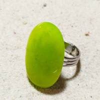 Ring mit Quarz in grün neon 33 x 20 Millimeter groß Lemonquarz handgemacht verstellbar im hippy look limone Bild 3
