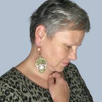 Statement Ohrringe moosgrün, Ohrringe Barock Stil, Resin Ohrhänger, Ornament Ohrringe, leichte Ohrringe Bild 2