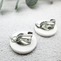 kleine runde Ohrringe, weiße kleine Ohrringe, Fimo-Ohrringe, weiße Ohrstecker mit schwarzen Spiralmuster, Geschenk Idea Bild 4
