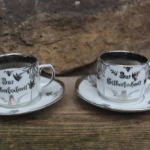 2 antike Mokkatassen Kaffeetassen "Zur Silberhochzeit" Spruchtasse Tasse Sammeltasse  um 1920 Art Deco Bild 1