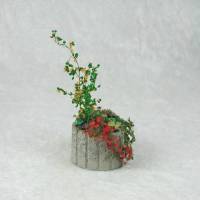 Bepflanzter Betonstein in Miniatur 1zu12 für das Puppenhaus Bild 4