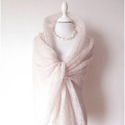Luxus Stola für die Hochzeit aus Mohair und Seide in hellem Puderrosa, gestrickter Brautschal blush nude