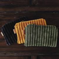 Handgefertigtes Mini-Täschchen - Dein praktischer Begleiter für jeden Tag aus flauschigem Breitcord, olivgrün Bild 2