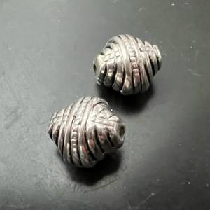 2 x versilberte Kupfer Muschel, geschwärzt, 17 x 19 mm - E15 Bild 1