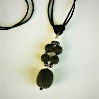 Anhänger aus schwarzen Lava-Perlen, schwarzen Hämatit-Perlen, silberner Perle und einem schwarzen Textilband Bild 1