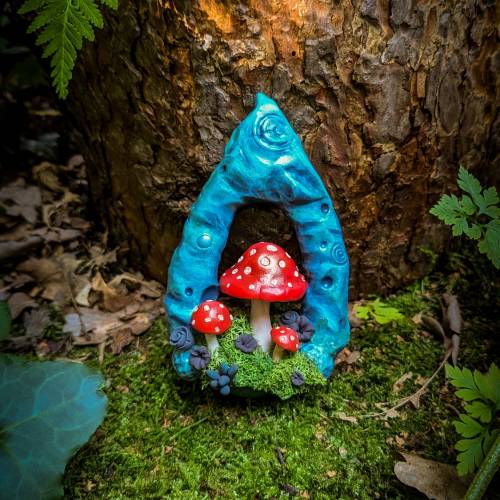 Magisches Fliegenpilz Portal - einzigartige Skulptur als Wanddekoration
