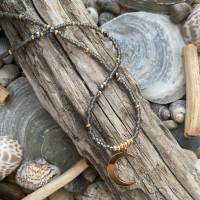 Halskette „Dunkle Magie“ - Halskette mit Rocailles, Glasschliffperlen und 18k vergoldetem Halbmond-Anhänger Bild 1