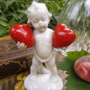 Kind Junge Porzellanfigur Herzen Herz Bild 2