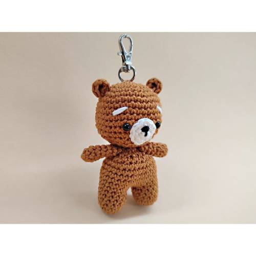 Süßer gehäkelter Bär, Teddybär Anhänger “Toby”, Schlüsselanhänger Amigurumi, gehäkeltes Tier, Glücksbringer, Natur